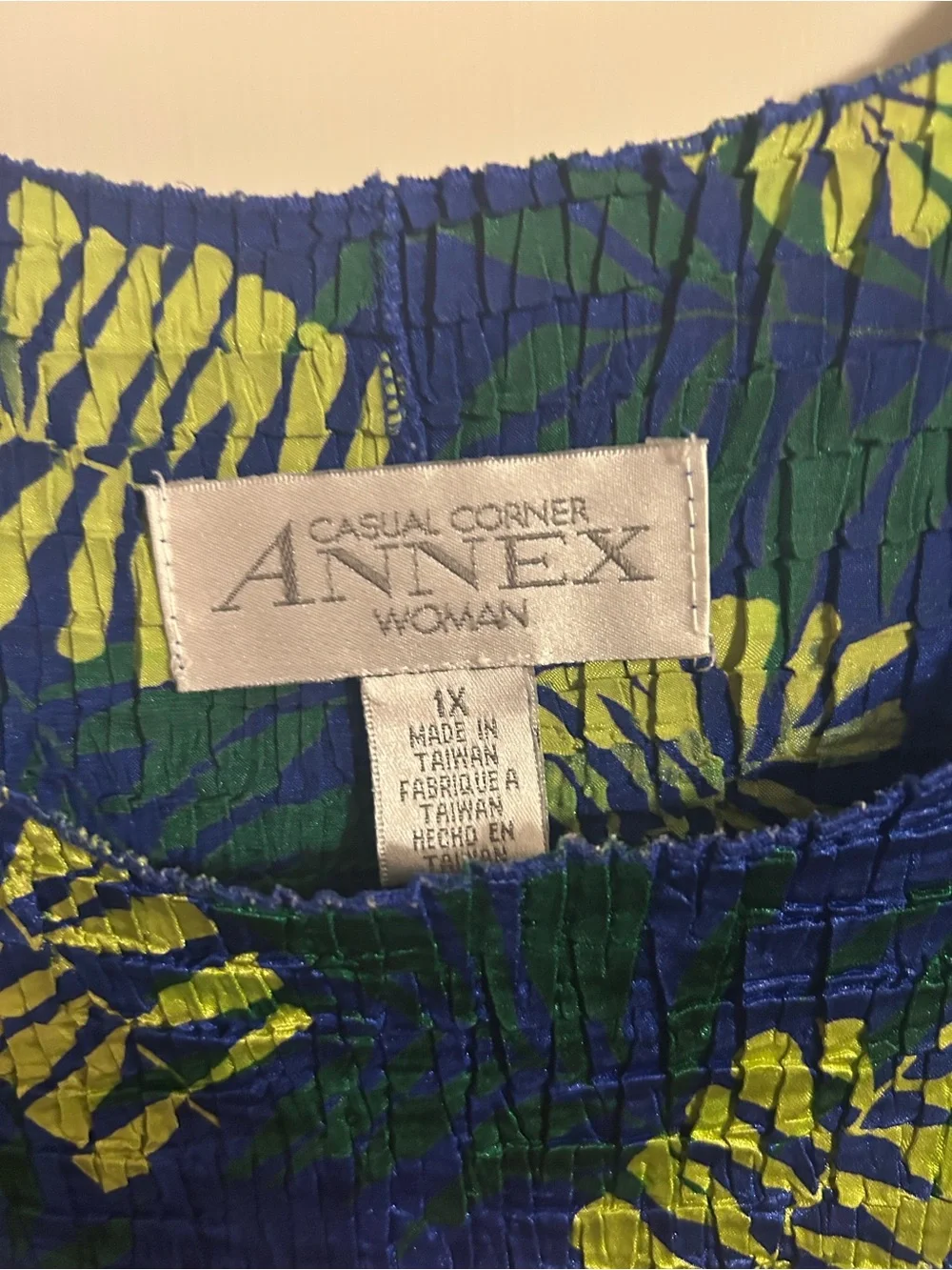 Casual Corner Blue Sleeveless Tropical-Leaf Tunic
